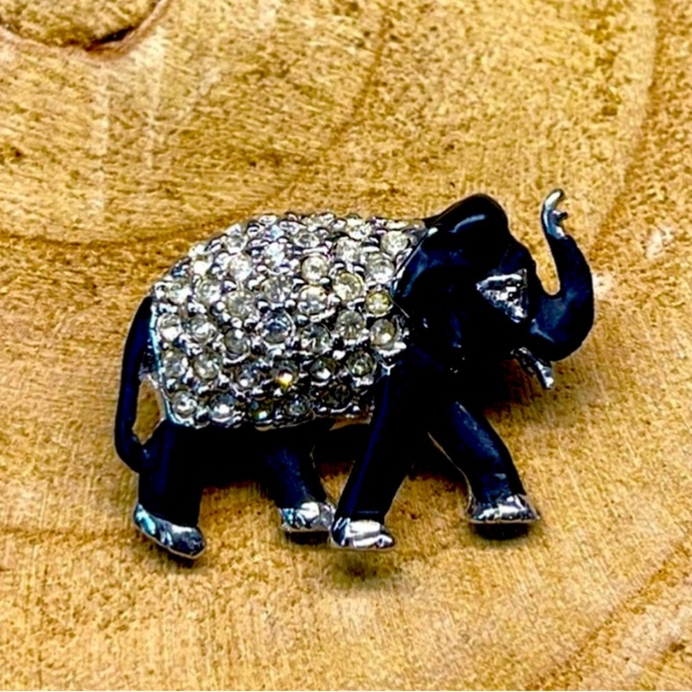Hattie Carnegie small elephant brooch
